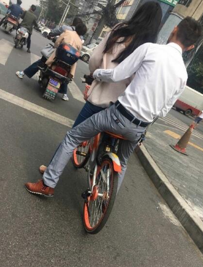 情侣共乘共享单车：面对面的姿势,盘点情侣单车不雅姿势