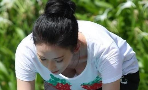 林志玲练高难度瑜珈：力与美的结合（图）