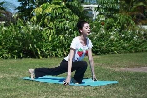 林志玲练高难度瑜珈：力与美的结合（图）