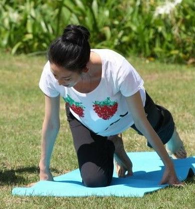 林志玲练高难度瑜珈：力与美的结合（图）