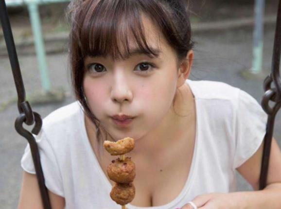 男友接吻时摸我胸：接吻时男生生理反应揭秘