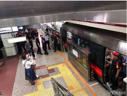 乘客进入地铁轨道：是什么回事,结果怎么样（图）