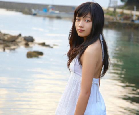 女人这风情姿势让男人受不了:十个男人八个拜倒 女人这风情姿势让男人受不了:十个男人八个拜倒