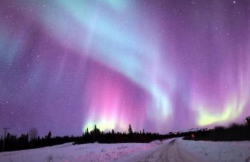 没一件极光色的时尚单品,那真是out了! 没一件极光色的时尚单品,那真是out了!