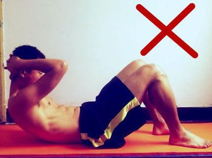 仰卧起坐的正确做法：仰卧起坐方法介绍（图）