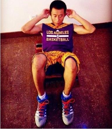 仰卧起坐的正确做法：仰卧起坐方法介绍（图）