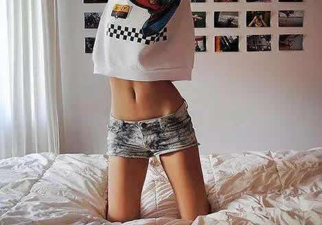 睡前一个动作暴瘦肚子：减肚子赘肉就是这么简单