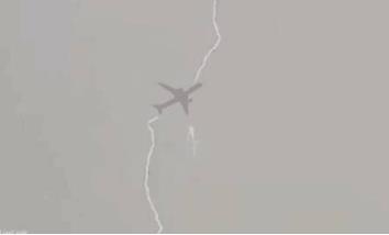 女子拍摄闪电被击中：万幸被手机壳救一命