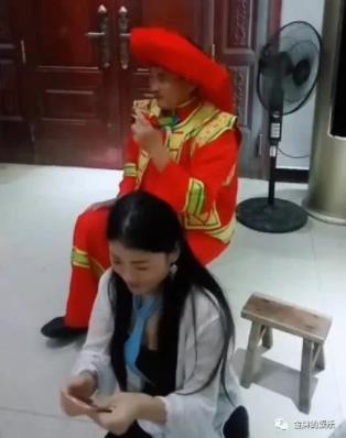 彩礼钱开到100万:大衣哥大手笔娶儿媳妇(图) 彩礼钱开到100万:大衣哥大手笔娶儿媳妇(图)