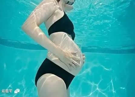 孕妇可以游泳吗:美人妈妈怀孕期能不能游泳 孕妇可以游泳吗:美人妈妈怀孕期能不能游泳