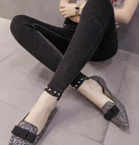 2018流行这样九分裤：不仅时髦而且女人味十足