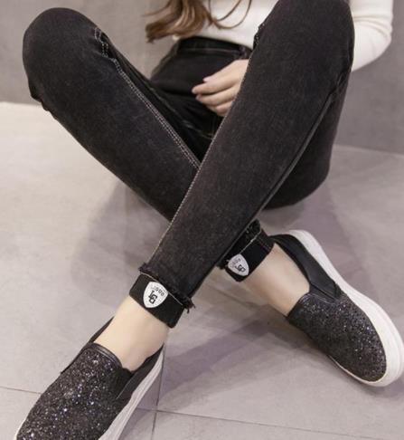 2018流行这样九分裤：不仅时髦而且女人味十足