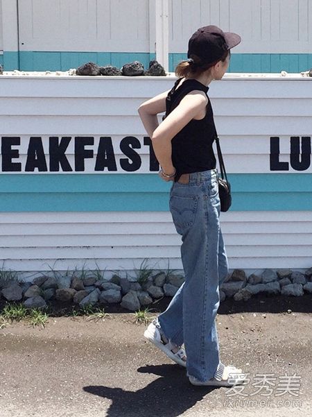 黑色无袖上衣怎么搭配：3款搭配图片女神超爱