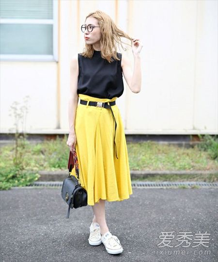 黑色无袖上衣怎么搭配：3款搭配图片女神超爱