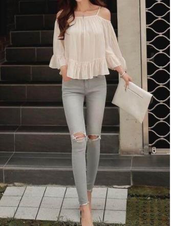 穿紧身牛仔裤的美女：这身材简约大气百搭女神范