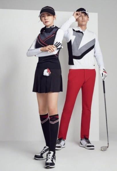 秋瓷炫重病后复出:满屏大长腿(图) 秋瓷炫重病后复出:满屏大长腿(图)