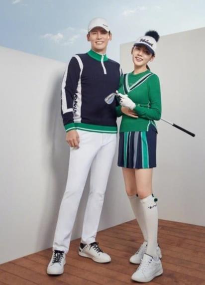 秋瓷炫重病后复出:满屏大长腿(图) 秋瓷炫重病后复出:满屏大长腿(图)