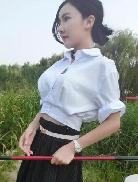 偷袭身材好的女孩的结果:女人之间要是真打起来真狠