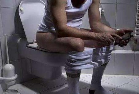 拉屎拉出血：是怎么回事,痔疮引起的吗