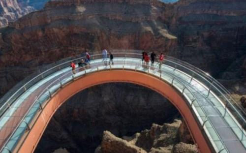 世界十大空中玻璃走廊:现实中的空中漫步(图) 世界十大空中玻璃走廊:现实中的空中漫步(图)