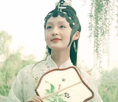 李沁个人资料简介：李沁家庭父母照片及迟迟不红原因