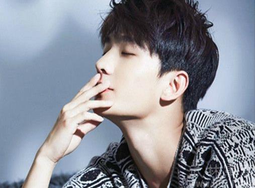 杨洋个人资料简介：杨洋家庭背景及妈妈照片曝光