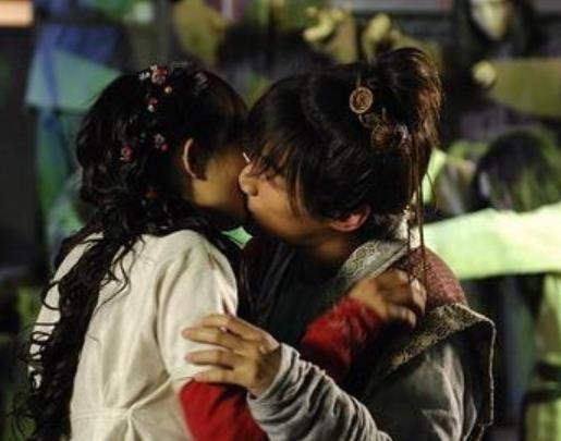 杨幂吻戏：这些吻戏剧照供你参考（图）