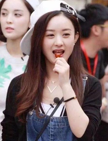 赵丽颖穿粉嫩吊带裤：嘟嘴自拍少女感十足（图）