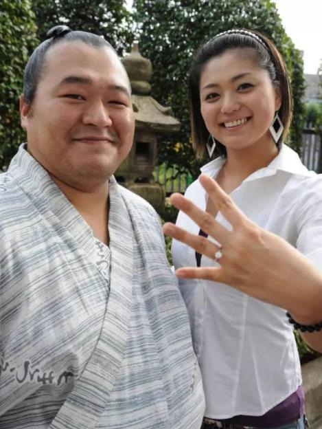为啥日本女人都想嫁相扑队员:日本妹子这样回答(图) 为啥日本女人都想嫁相扑队员:日本妹子这样回答(图)