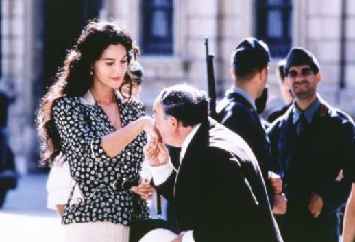 揭开西西里的美丽传说故事：美丽少妇的悲惨过往