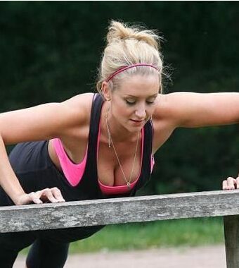 俯卧撑的好处:减肥又健康男女都进来学学(图) 俯卧撑的好处:减肥又健康男女都进来学学(图)