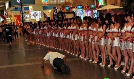 一天做几个俯卧撑适合:俯卧撑动作标准及好处 一天做几个俯卧撑适合:俯卧撑动作标准及好处