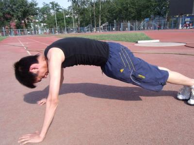 男人练俯卧撑的好处:做俯卧撑2种呼吸方式揭晓