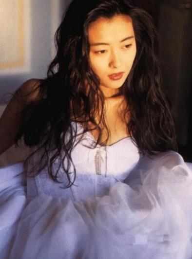 中山美穗资料图片简介:美穗年轻时的照片欣赏(图) 中山美穗资料图片简介:美穗年轻时的照片欣赏(图)