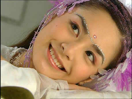 阿娇抱麒麟臂疾走：御姐风霸气十足（图）