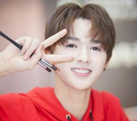 揭朱正廷八卦资料及图片简介:朱正廷家庭背景曝光 揭朱正廷八卦资料及图片简介:朱正廷家庭背景曝光