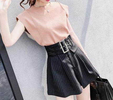 女人味十足的几款洋气套装：女神必备潮流搭配（图）