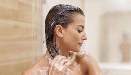 发膜和护发素的区别:功效作用与使用频率及方法 发膜和护发素的区别:功效作用与使用频率及方法