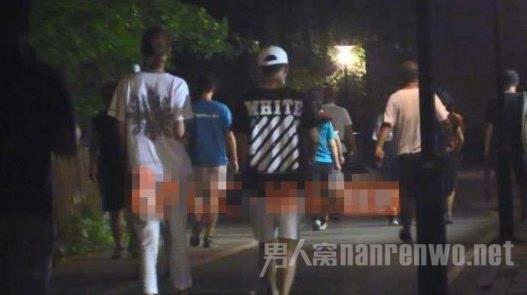 王宝强恋情疑似曝光是真的吗:神秘女友是谁揭晓 王宝强恋情疑似曝光是真的吗:神秘女友是谁揭晓