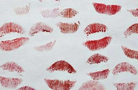 种草莓是个什么鬼：爱人间亲密时的吻痕（40岁后注意这事）