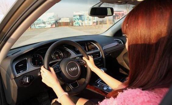 新手上路开车技巧：八个步骤教你安全停车