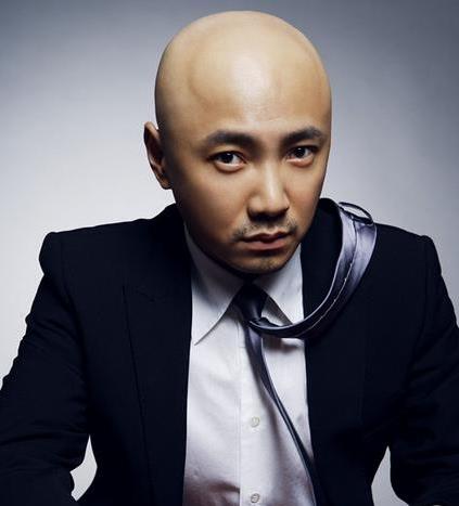 徐峥个人资料简介：徐峥早年经历及家庭情况