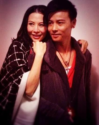 蔡少芬老公张晋资料简介：揭张晋蔡少芬情路坎坷