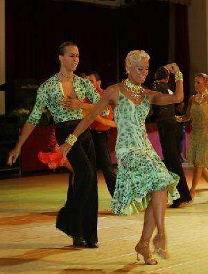 最受欢迎的舞蹈种类：伦巴舞浪漫舞姿迷人