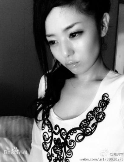 苍井空资料简介：苍井空的甜美自拍照和热门作品