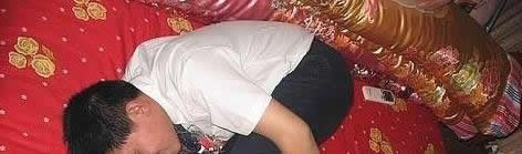 女人们闹洞房太猛了