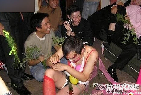 奇葩闹洞房男人没女人玩的嗨：接受不了啊啊啊