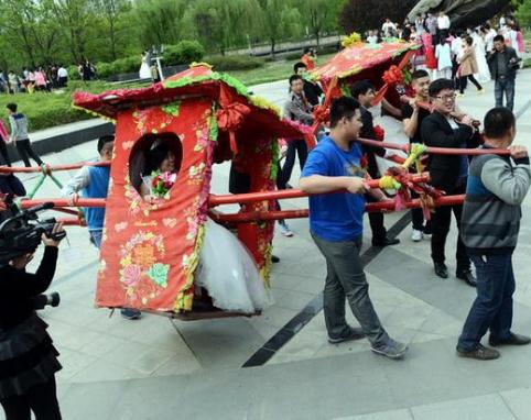 奇葩闹洞房男人没女人玩的嗨：接受不了啊啊啊