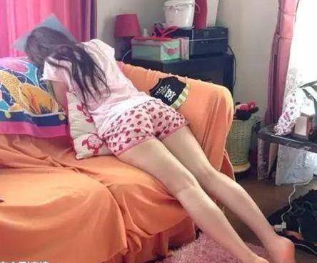 女朋友闺蜜在我们家也太随便了