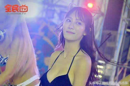 LOL美少女战士主播南波儿夜游:膝盖通红网友称多换姿势 LOL美少女战士主播南波儿夜游:膝盖通红网友称多换姿势